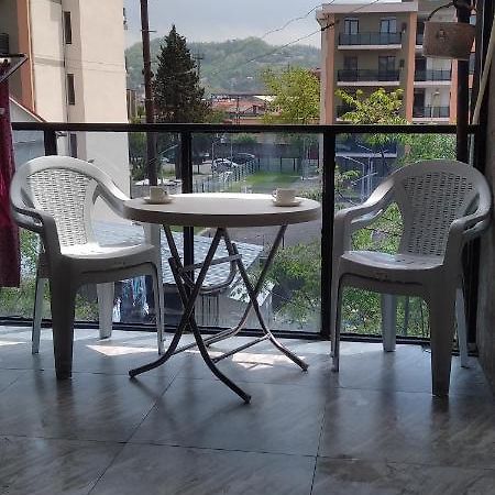 Bright And Cozy Apartment باتومي المظهر الخارجي الصورة